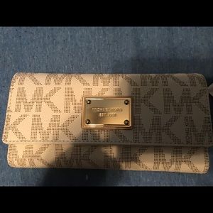 Michael Kors Wallet Brand New